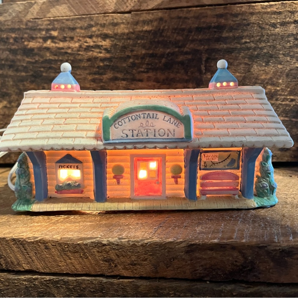 Cottontail Lane Station Lighted Decor